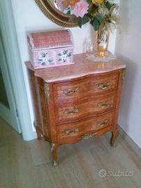 Cassettiera con intarsi coperta in marmo rosa