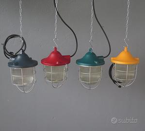 LAMPADA INDUSTRIALE RESTAURATA CON CAMPANA IN VETR