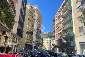 5 LOCALI A NAPOLI