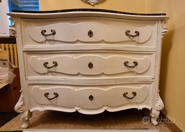 Comò shabby chic in legno di castagno anni '40