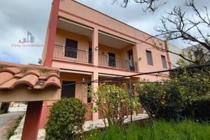 Villa di 450 m² con più di 5 locali a San Vito Lo 