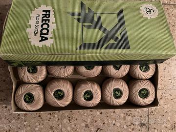 Cotone filo di scozia per lavori uncinetto .