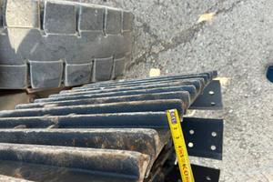 G09- Cingoli in ferro 400x52.5x72 400x37x140