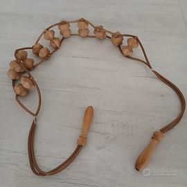 Massaggiatore a rullo in legno con corda