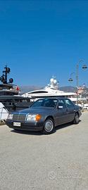 Mercedes Benz E200