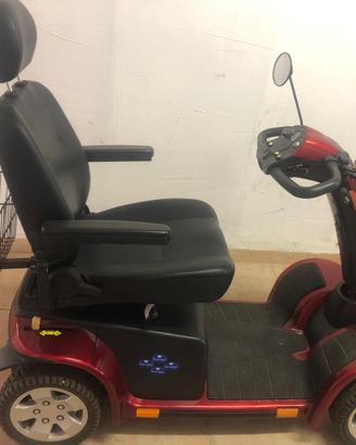 Scooter elettrico per mobilità anziani