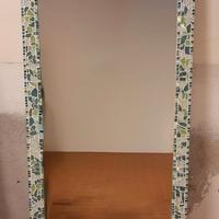Specchio con cornice in mosaico