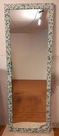 Specchio con cornice in mosaico