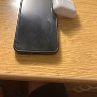 Iphone 11( con cover ome piece) +airpods 2a gen