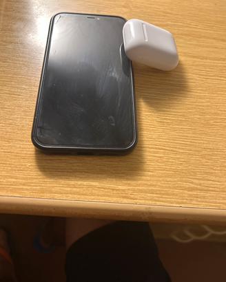 Iphone 11( con cover ome piece) +airpods 2a gen