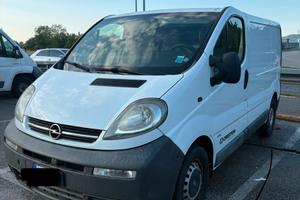 Opel vivaro 2.5 cdti
