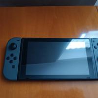 Nintendo Switch + Custodia Super Mario Odyssey
