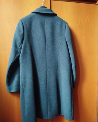cCappotto classico di colore grigio