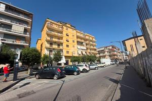 3 LOCALI A GRUMO NEVANO