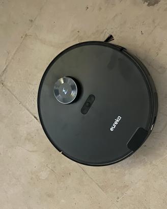 Robot aspirapolvere eureka nere 10 s
