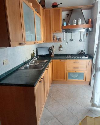 Cucina co elettrodomestici
