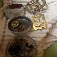 Lotto ricambi orologi antichi – ingranaggi e molle