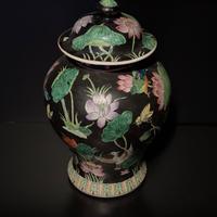 Vaso cinese in porcellana con coperchio