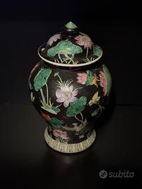 Vaso cinese in porcellana con coperchio
