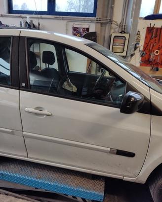 Porta anteriore dx nuda RENAULT CLIO del 2011