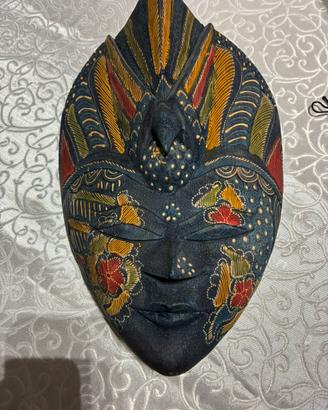 maschera indonesiana in legno