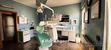 Immobile di 128 m² con 5 locali a Aradeo