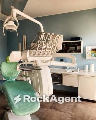 Immobile di 128 m² con 5 locali a Aradeo