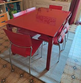 tavolo da pranzo con sedie