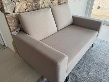 coppia di divani e poltroncina