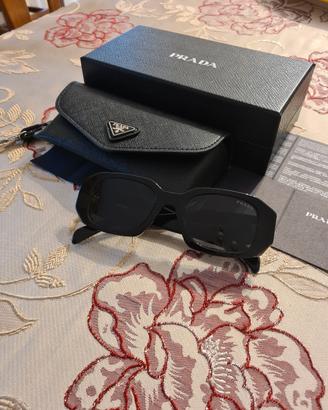 Prada occhiali da sole donna colore nero 