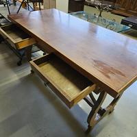 scrivania/ scrittoio 