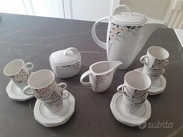 Servizio da caffè in fine porcellana
