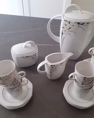 Servizio da caffè in fine porcellana