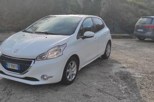 Peugeot 208 1.4 HDi 68 CV 5 porte Allure