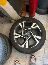 Cerchi in lega più gomme usate per Toyota CHR 2022