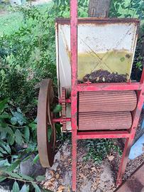 pigiatrice per lavorazione uva.