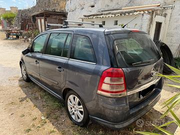 Opel zafira 2009 pezzi ricambio