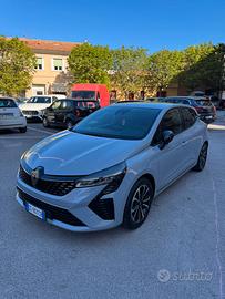 Renault clio hybrid