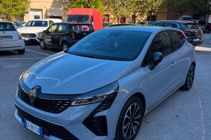 Renault clio hybrid