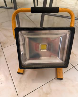Faro alogeno
