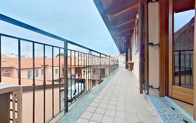 Elegante bilocale con balcone e box