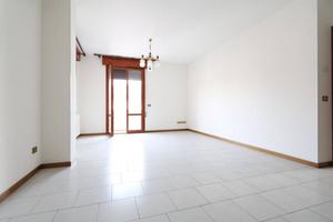 Appartamento di 160 m² con più di 5 locali e box a