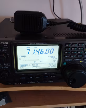 ICOM IC 7400