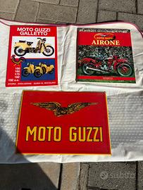 Due volumi Moto Guzzi e placca in metallo