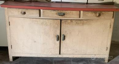 Il bancone dell’osteria genovese