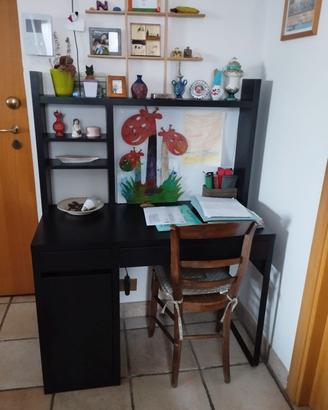 scrivania e divanetto