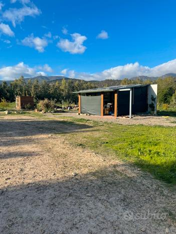 Terreno agricolo con locale , acqua , luce