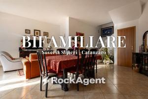 Villa di 217 m² con più di 5 locali e box auto a S