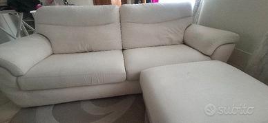 Divano lineare 4 posti con pouf