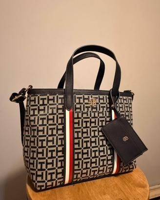 Borsa Tommy Hilfiger logo - moderna e raffinata